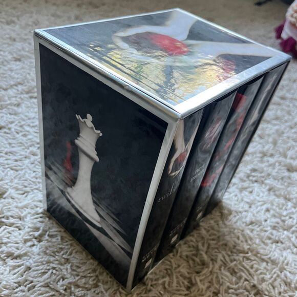 Twilight Saga 4 Books Box Set First Edition 2008 Hardcover by Stephenie Meyer - Picture 2 of 11